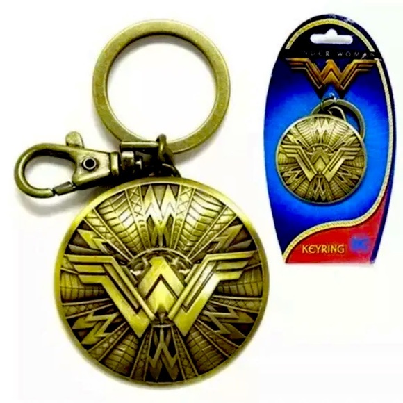 DC Comics Justice League Wonder Woman Shield Key Chain Pewter With Clip. New. - Picture 1 of 7